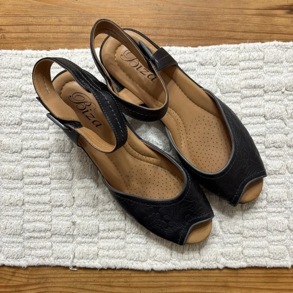 Biza Addison Wedge Sandals 10 Black Leather Embossed Floral Ankle Strap Peep Toe